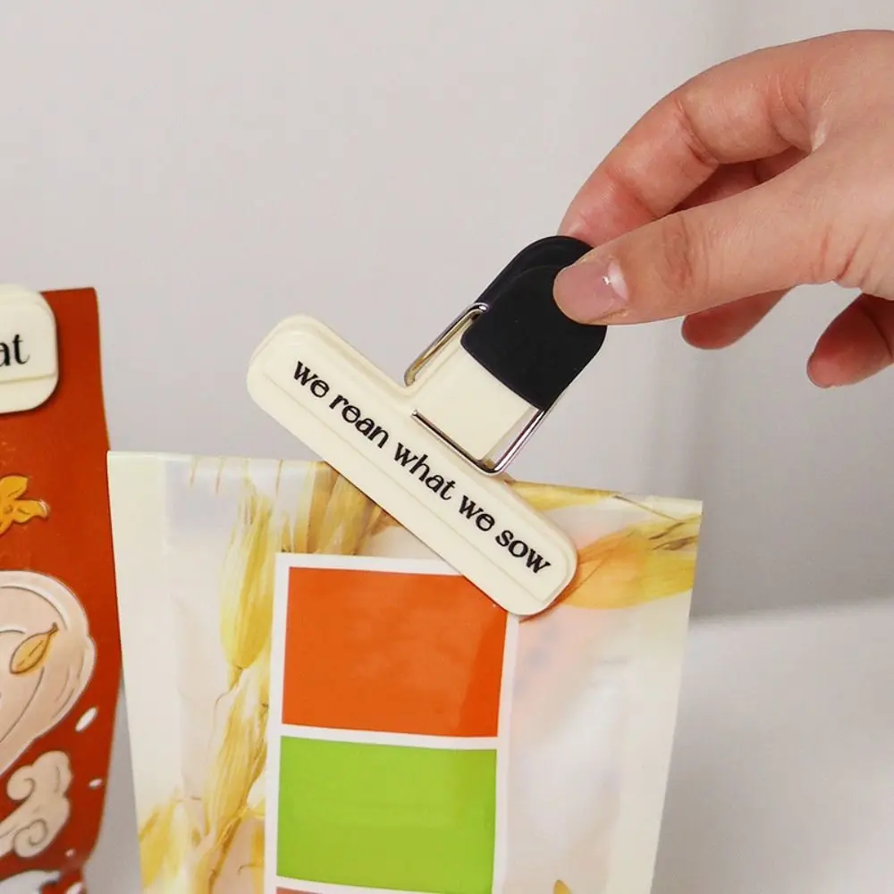 5pcs Seal Grip Moisture-proof Sealing Clip Portable Reusable Food Bag Clip Durable Multifunctional Plastic Bag Sealer Kitchen
5pcs Seal Grip Moisture-proof Sealing Clip Portable Reusable Food Bag Clip Durable Multifunctional Plastic Bag Sealer Kitchen
