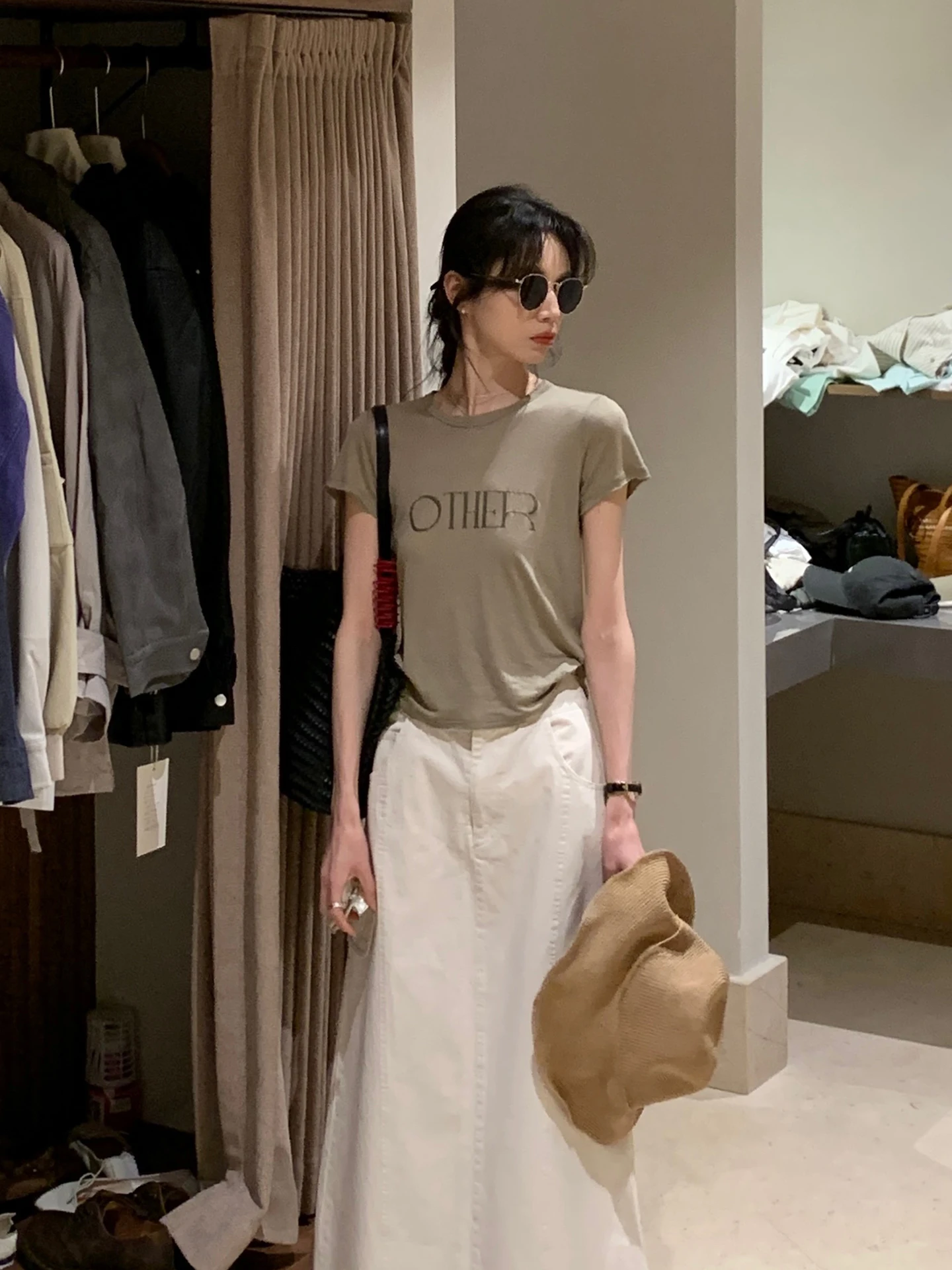 Korean Style Women's Short Sleeve T-Shirt New Fabric Letter Print round Neck Loose Casual Top Spring Summer New Arrival
Korean Style Women's Short Sleeve T-Shirt New Fabric Letter Print round Neck Loose Casual Top Spring Summer New Arrival