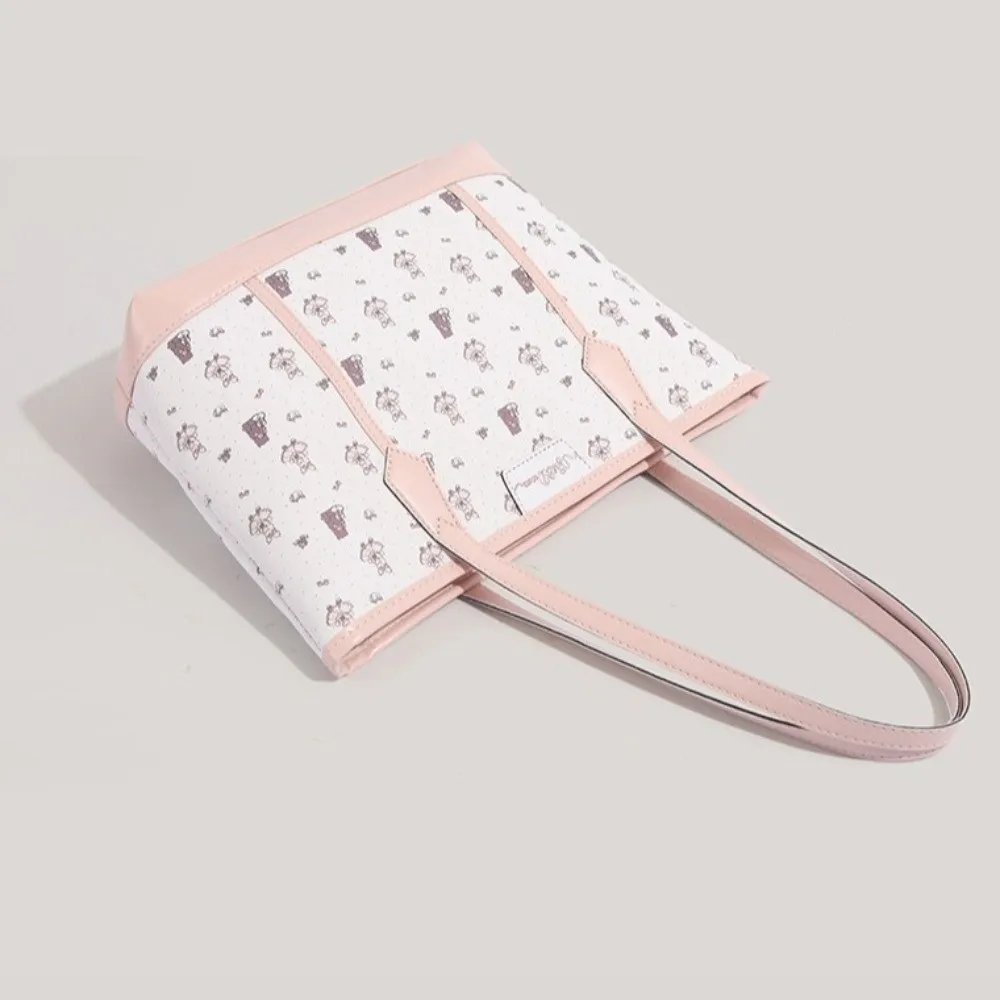 Портативная сумка-тоут из ПУ с эстетичным принтом, мультяшный дизайн, большая вместимость, универсальная сумка через плечо с принтом медведя и кролика, подарочная сумка
Портативная сумка-тоут из ПУ с эстетичным принтом, мультяшный дизайн, большая вместимость, универсальная сумка через плечо с принтом медведя и кролика, подарочная сумка