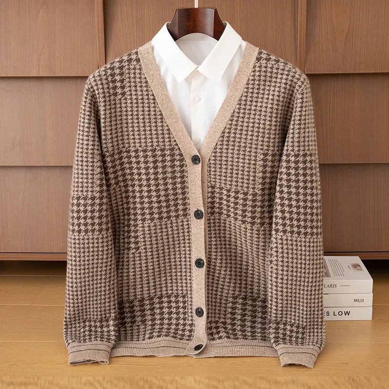 Мужской кардиган с v-образным вырезом, деловая повседневная жаккардовая утепленная куртка, вязаное пальто из 100% мериносовой шерсти, осенне-зимняя теплая мужская одежда
Мужской кардиган с v-образным вырезом, деловая повседневная жаккардовая утепленная куртка, вязаное пальто из 100% мериносовой шерсти, осенне-зимняя теплая мужская одежда