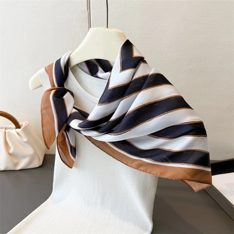Модный квадратный шарф в полоску с принтом, элегантный женский мягкий атласный платок, женская декоративная бандана, шейный платок
Модный квадратный шарф в полоску с принтом, элегантный женский мягкий атласный платок, женская декоративная бандана, шейный платок