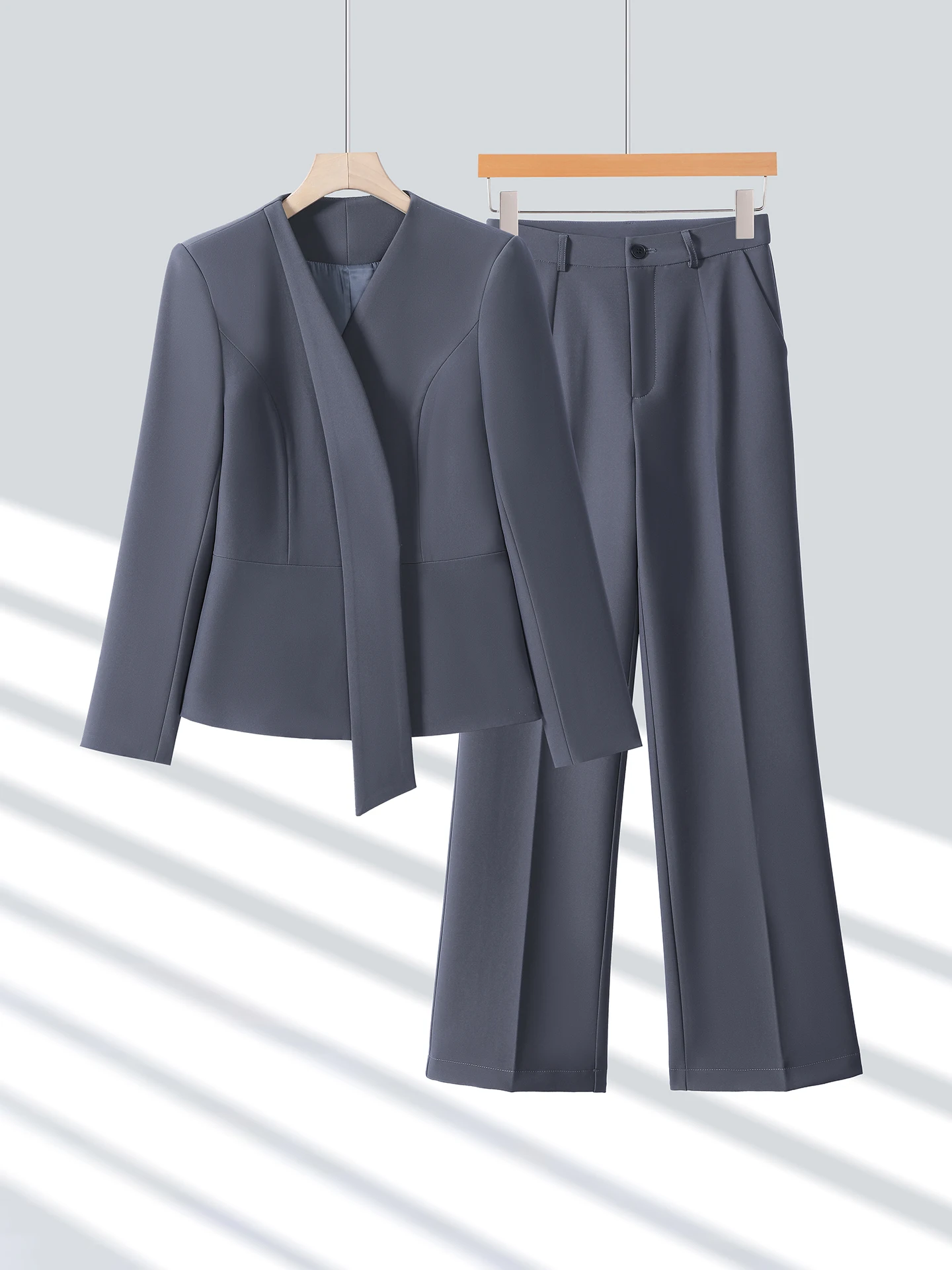 Gray Suit Set Women's 2026 New Spring Design Sensation Small Audience Elegance Fashion Professional Workwear Formal Outfit
Gray Suit Set Women's 2026 New Spring Design Sensation Small Audience Elegance Fashion Professional Workwear Formal Outfit