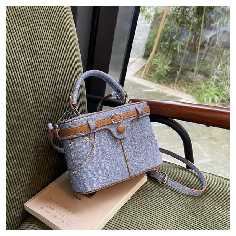 Classic Crossbody Diaper Bag For Women Leather Tote Luxury Vintage Minimalist Designer Large Capacity Elegant Stylish
Classic Crossbody Diaper Bag For Women Leather Tote Luxury Vintage Minimalist Designer Large Capacity Elegant Stylish