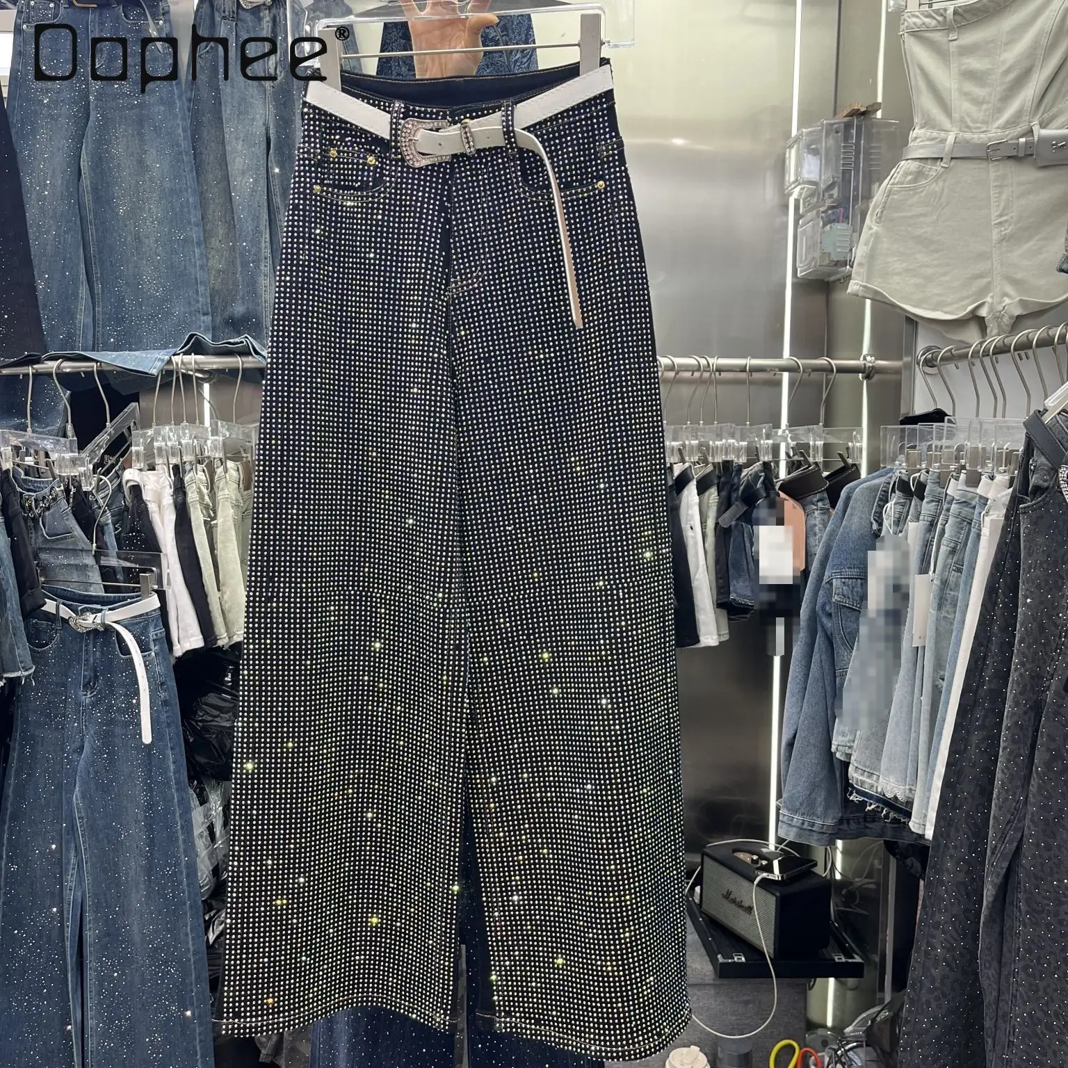 Европейская станция, тяжелый дизайн, элитные блестящие модные брюки с бриллиантами, женские модные осенние новые черные широкие брюки 2023 года 
Европейская станция, тяжелый дизайн, элитные блестящие модные брюки с бриллиантами, женские модные осенние новые черные широкие брюки 2023 года