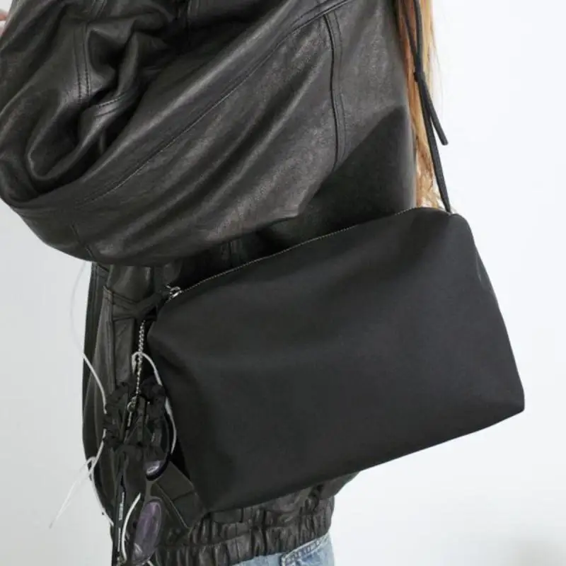 Fashion Horizontal Square Nylon Cloth Women Bag Simple And Casual Versatile Large Capacity Single Shoulder Crossbody Bags Trendy
Fashion Horizontal Square Nylon Cloth Women Bag Simple And Casual Versatile Large Capacity Single Shoulder Crossbody Bags Trendy