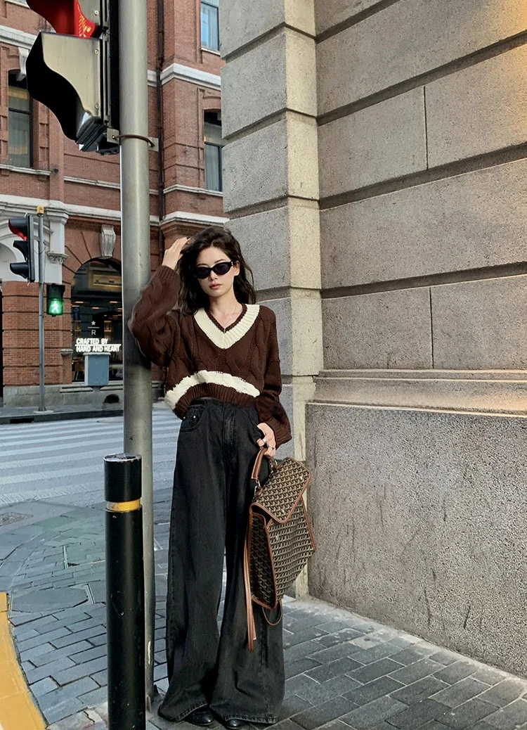 High Waist Wide Leg Black Denim Jeans Women's Slimming Trousers Long Floor-Length Loose Fit Korean Style Autumn Winter Fashion
High Waist Wide Leg Black Denim Jeans Women's Slimming Trousers Long Floor-Length Loose Fit Korean Style Autumn Winter Fashion