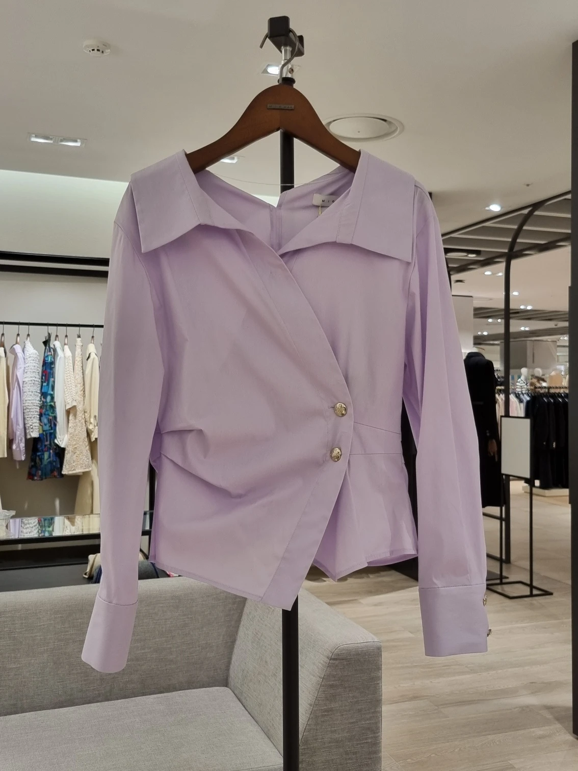 High-End Autumn 2025 Women's Commute Long Sve irt Loose Fit Button up Folded Hem Asymmetrical Silk Cotton Blend
High-End Autumn 2025 Women's Commute Long Sve irt Loose Fit Button up Folded Hem Asymmetrical Silk Cotton Blend