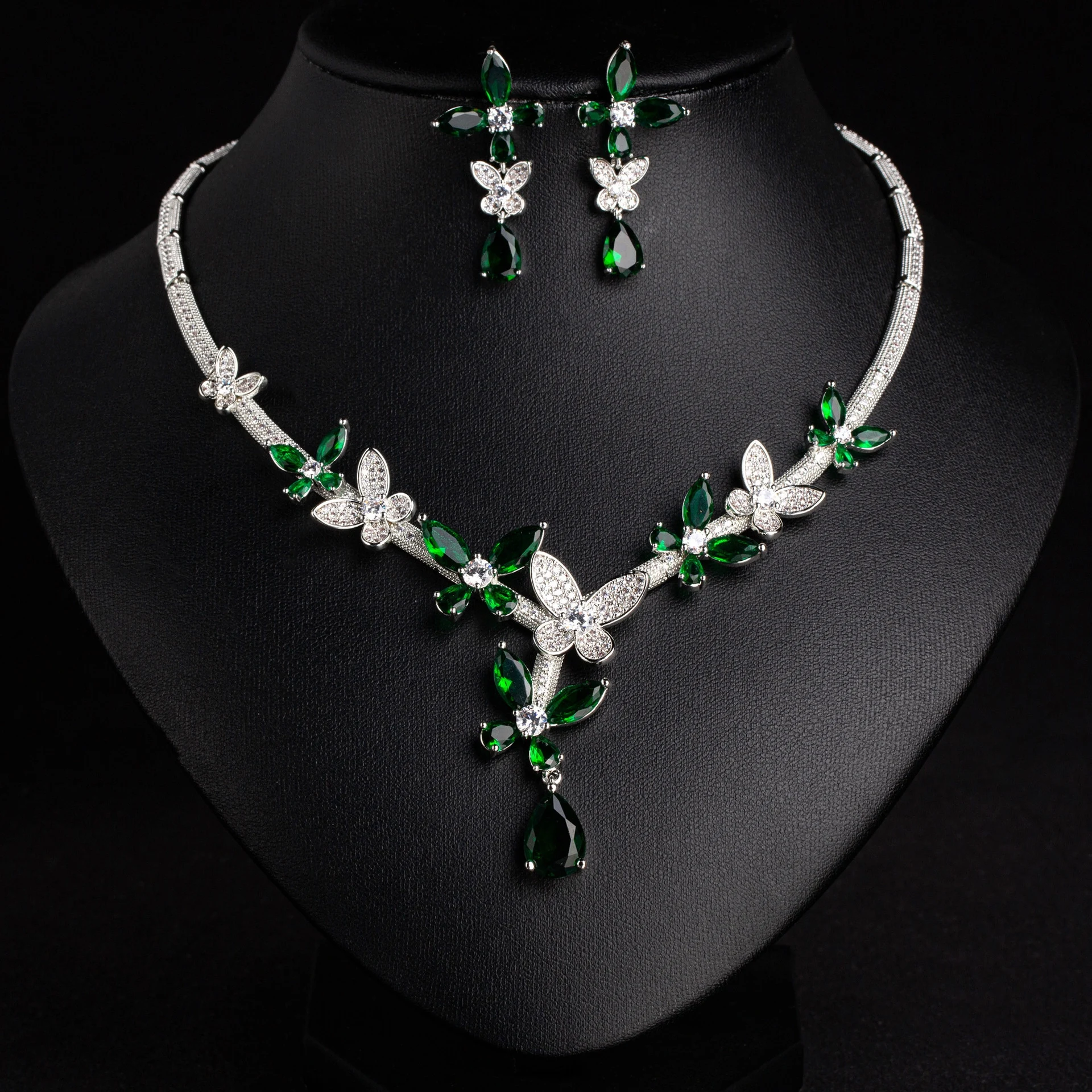 European Floral Necklace Earrings Set Luxurious Atmospheric Zircon Clavicle Chain Evening Dress Party Matching Jewelry
European Floral Necklace Earrings Set Luxurious Atmospheric Zircon Clavicle Chain Evening Dress Party Matching Jewelry