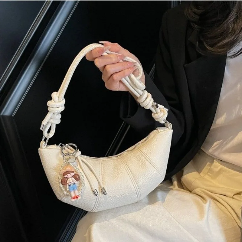 Versatile French Crossbody Bag, Internet-Famous Design For Daily Commuter Use With Light Luxury And Style
Versatile French Crossbody Bag, Internet-Famous Design For Daily Commuter Use With Light Luxury And Style