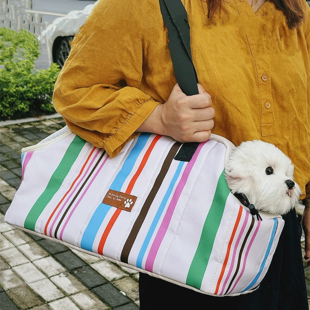Popular pet cat shoulder bag, pet dog bag, outdoor travel pet supplies, breathable messenger bag for cats and dogs
Popular pet cat shoulder bag, pet dog bag, outdoor travel pet supplies, breathable messenger bag for cats and dogs