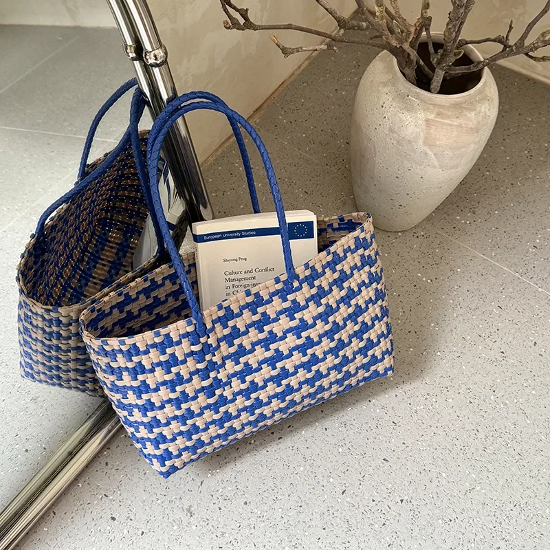 NEW Female Casual Tote Vegetable Basket Woven Bag Ins Fashion Handheld Beach Bags Summer PVC Handbag
NEW Female Casual Tote Vegetable Basket Woven Bag Ins Fashion Handheld Beach Bags Summer PVC Handbag
