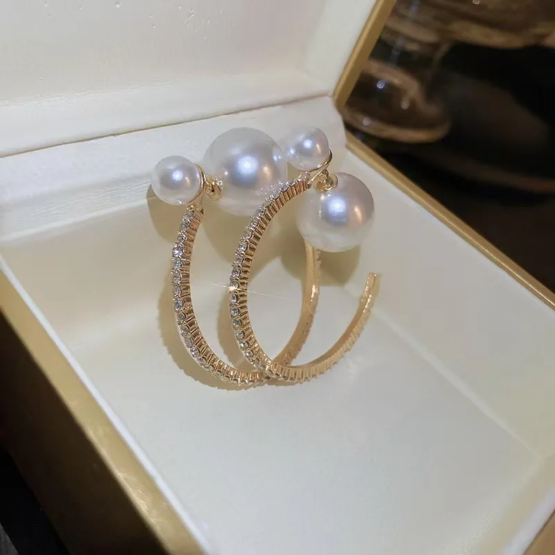 Gold Pearl Earrings Fashion Personality Design Sensory Earrings
Gold Pearl Earrings Fashion Personality Design Sensory Earrings