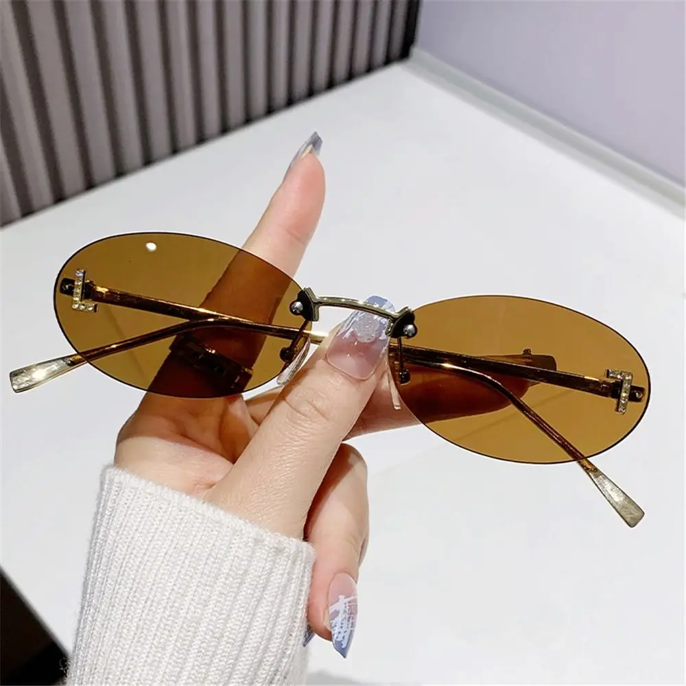Rimless Oval Sunglasses Retro Y2K UV400 Protection Letter Decor Sun Glasses Letter Decor Metal Shades for Women & Men
Rimless Oval Sunglasses Retro Y2K UV400 Protection Letter Decor Sun Glasses Letter Decor Metal Shades for Women & Men