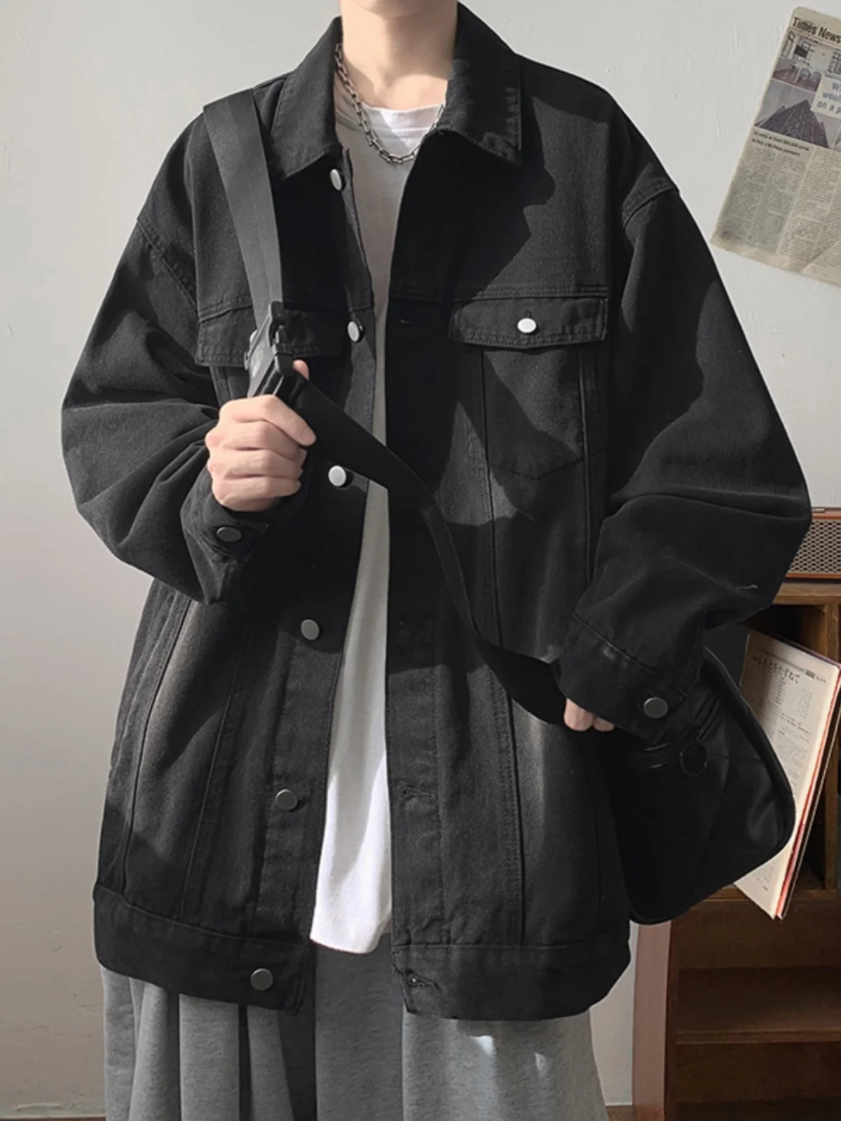 Washed Black Denim Jacket Men's Autumn Winter Vintage American Workwear Jacket Trendy Youthful Style Long Sleeve Zipper Closure
Washed Black Denim Jacket Men's Autumn Winter Vintage American Workwear Jacket Trendy Youthful Style Long Sleeve Zipper Closure