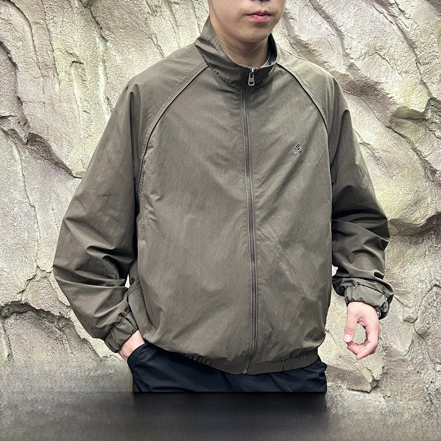 American Style Outdoor Men's Jacket Loose Fit Shoulder Drop Waterproof Windproof 3D Spring Commute New Arrival
American Style Outdoor Men's Jacket Loose Fit Shoulder Drop Waterproof Windproof 3D Spring Commute New Arrival
