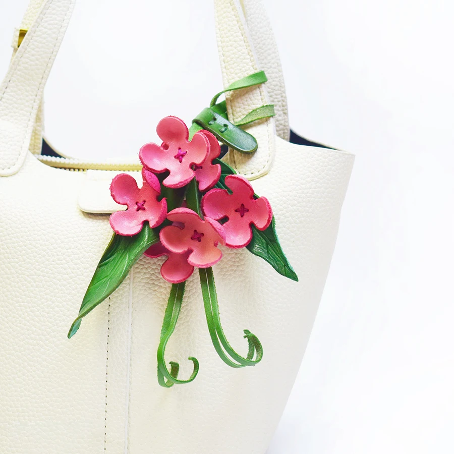 Cowhide Leather Flower Pendant Keychain Bag Charm Handbook Osmanthus Car Key Pendant Creative Pendant Bag Accessories New
Cowhide Leather Flower Pendant Keychain Bag Charm Handbook Osmanthus Car Key Pendant Creative Pendant Bag Accessories New