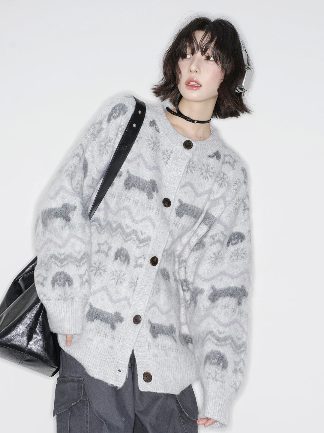 Весенне-осенний женский вязаный кардиган свободного кроя с цветочной вышивкой, повседневный, с длинными рукавами, круглым вырезом, трикотажный свитер
Весенне-осенний женский вязаный кардиган свободного кроя с цветочной вышивкой, повседневный, с длинными рукавами, круглым вырезом, трикотажный свитер