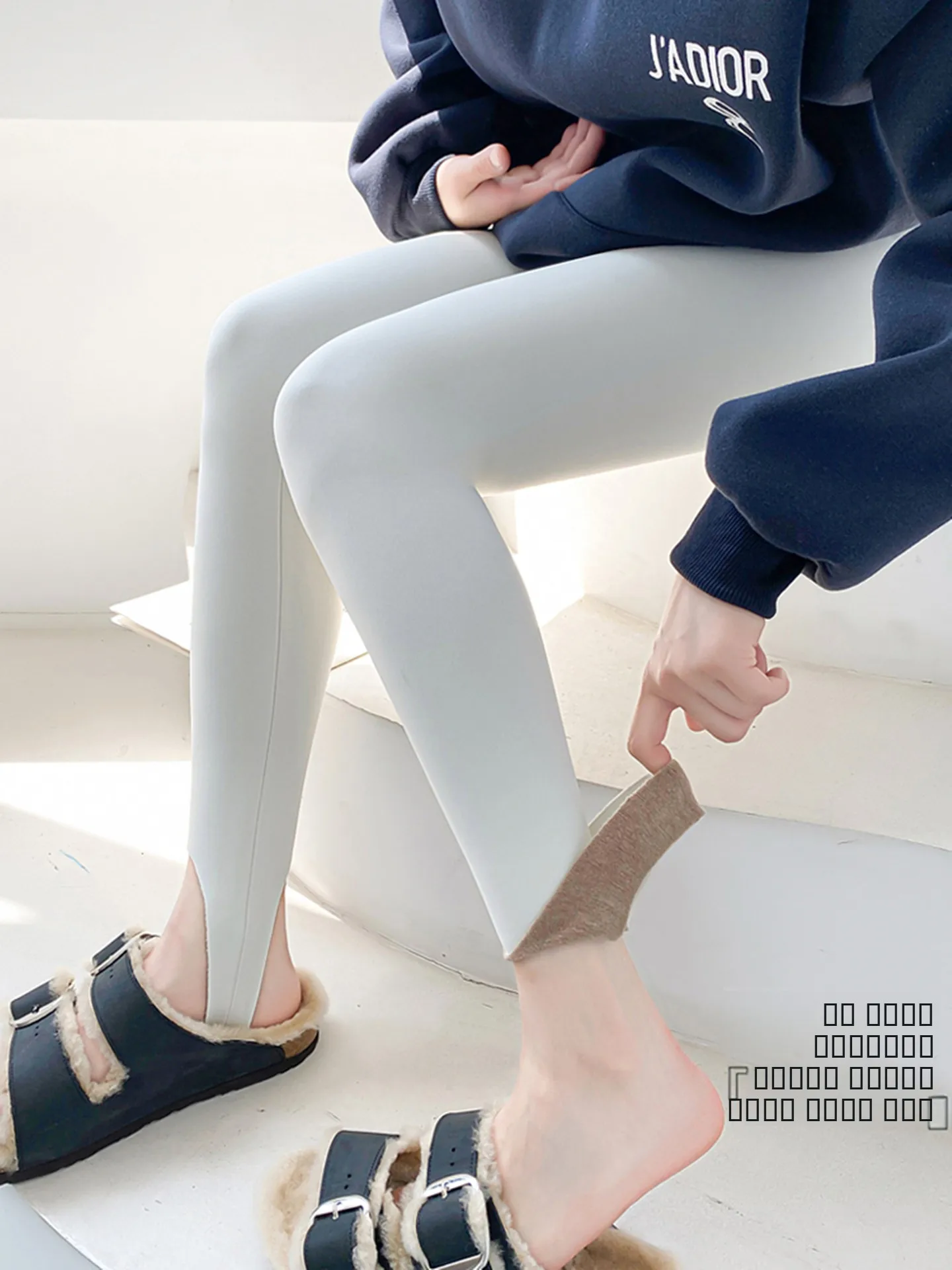 Утепленные флисовые леггинсы для йоги с высокой талией для женщин, теплые, с эффектом утяжки живота, длинные, повседневные, с закрытым низом
Утепленные флисовые леггинсы для йоги с высокой талией для женщин, теплые, с эффектом утяжки живота, длинные, повседневные, с закрытым низом