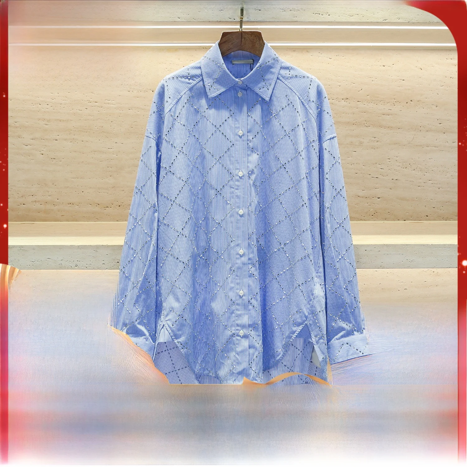 Женская рубашка MaSande 2023, новинка лета, из плотной ткани, с воротником-стойкой, украшенным стразами, в полоску, для повседневной носки, цельная модель
Женская рубашка MaSande 2023, новинка лета, из плотной ткани, с воротником-стойкой, украшенным стразами, в полоску, для повседневной носки, цельная модель