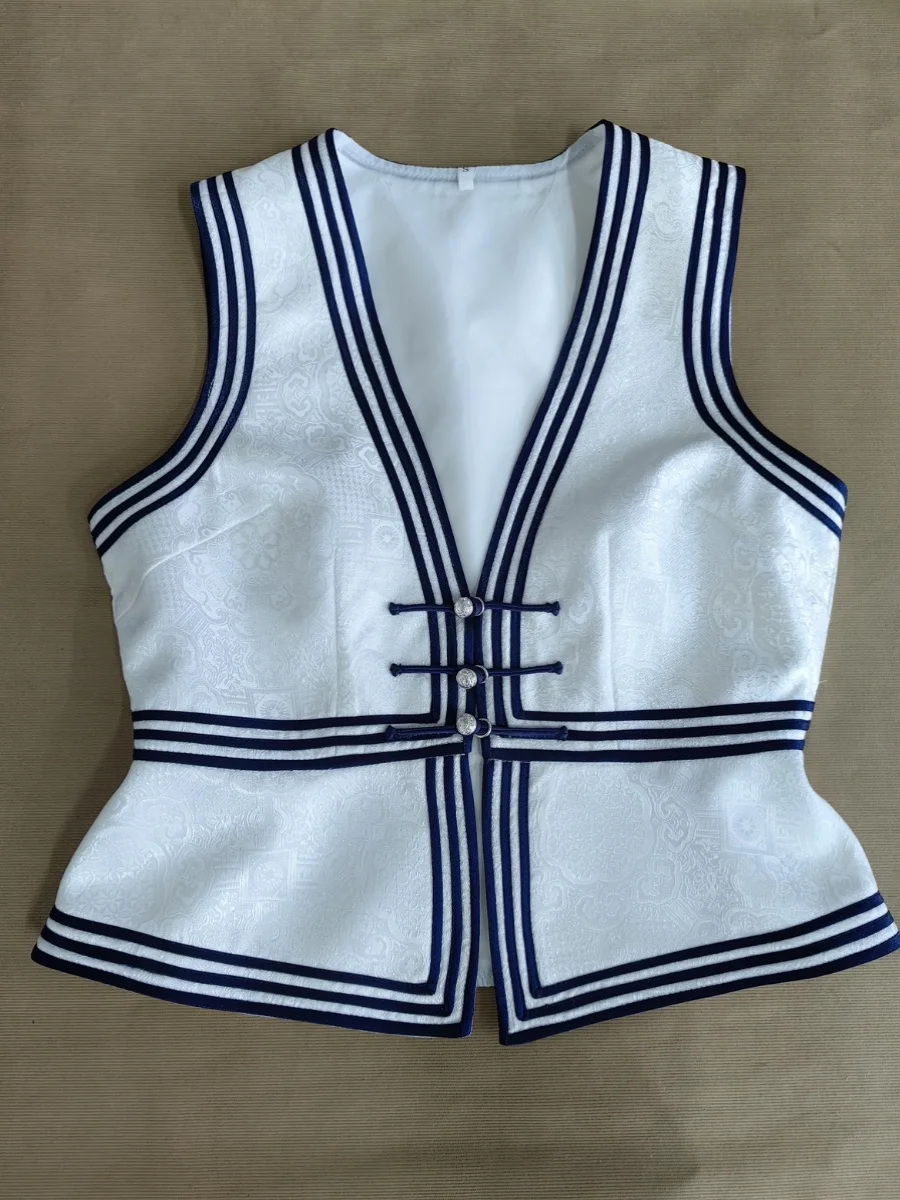 Women's Mongolian Vest Daily Modern Waistcoat Handmade Buttonhole Loop Short Four Seasons Matching
Women's Mongolian Vest Daily Modern Waistcoat Handmade Buttonhole Loop Short Four Seasons Matching