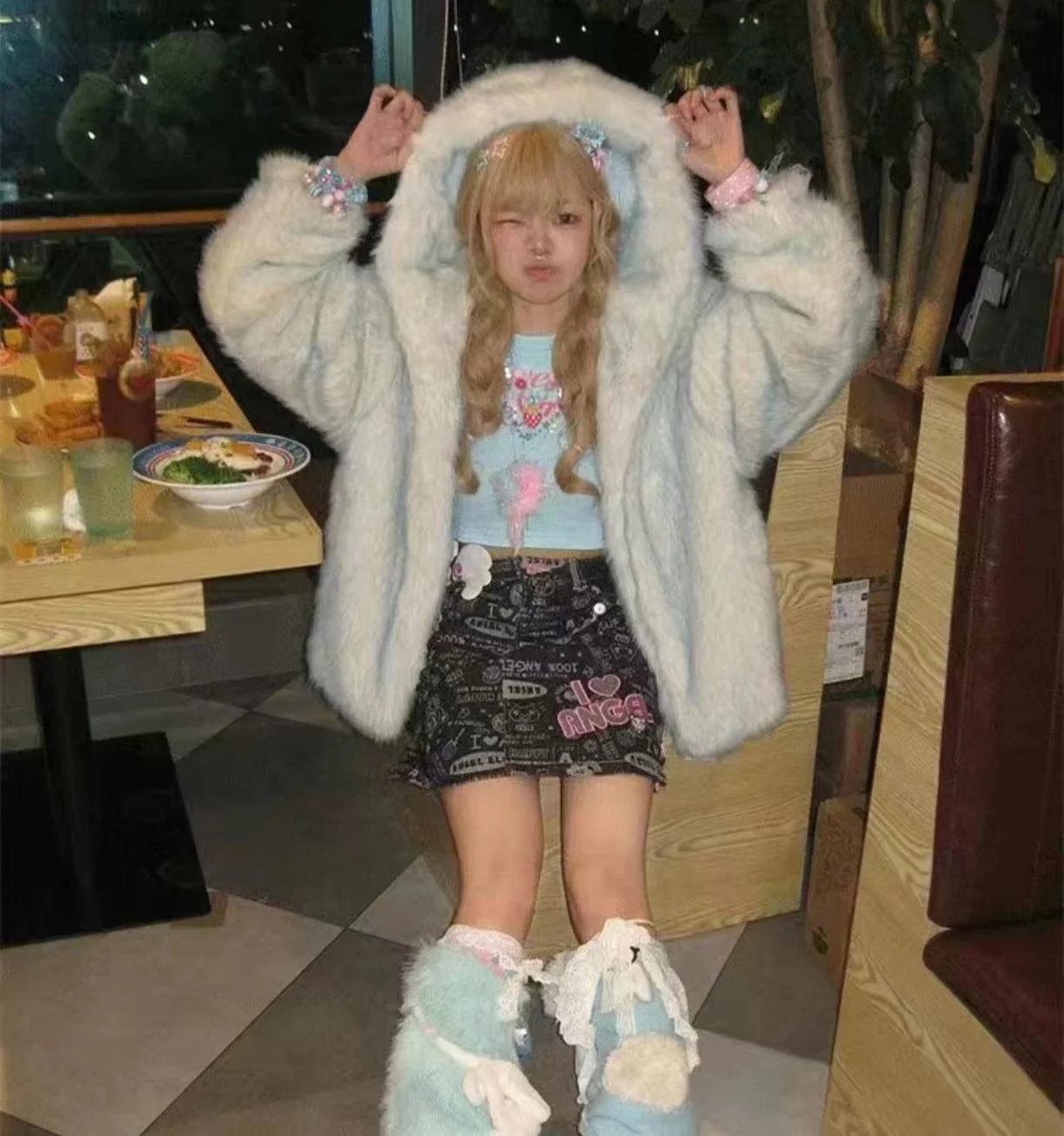 Popular faux fur hooded small women's jacket gradient faux wool warm women's jacket
Popular faux fur hooded small women's jacket gradient faux wool warm women's jacket