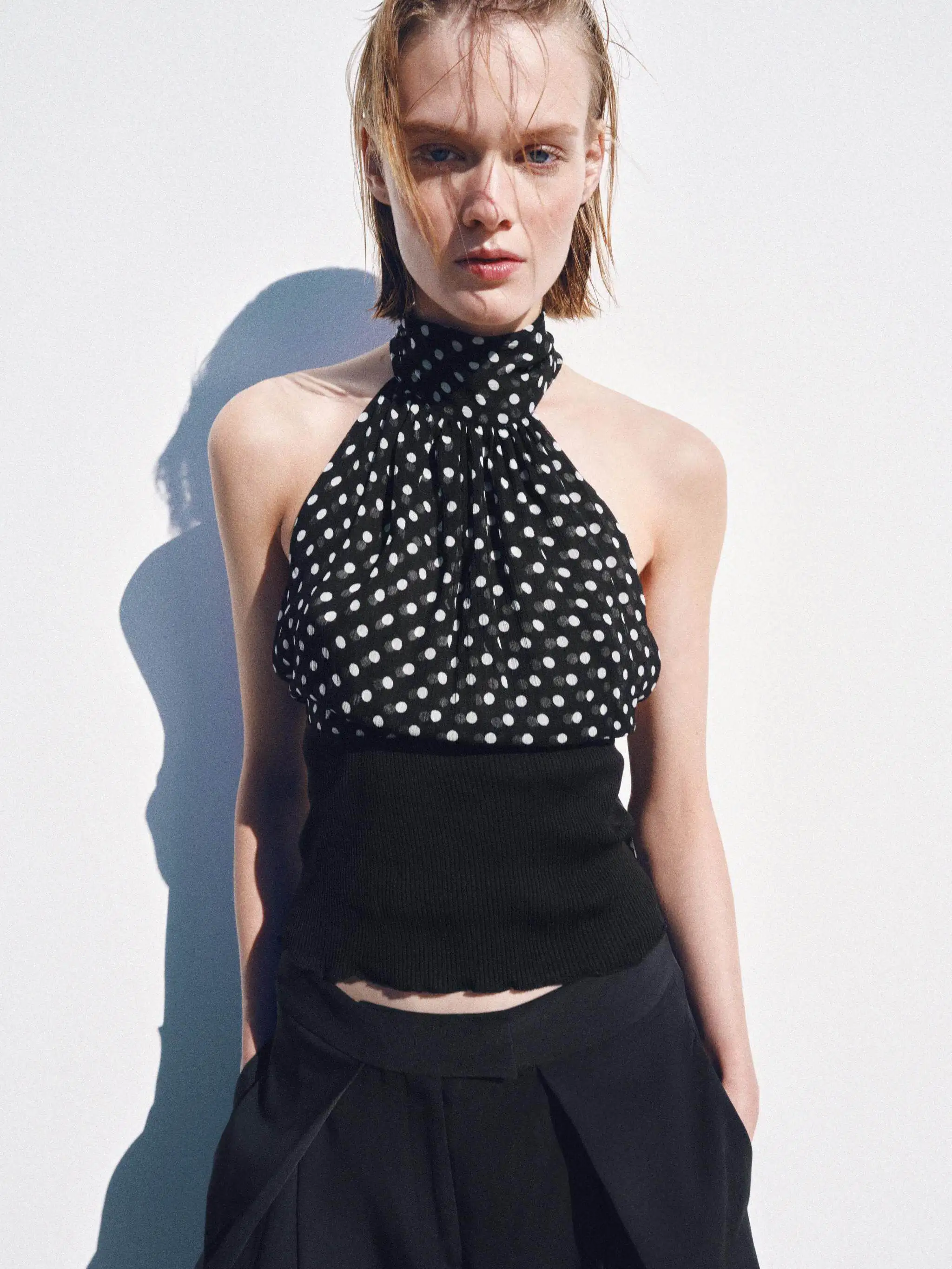 Summer New Women's Fashion Shoulder Bared Knot Polka Dot Hanging Neck Collar Top Ethnic Stage Costume Ladies' Premium
Summer New Women's Fashion Shoulder Bared Knot Polka Dot Hanging Neck Collar Top Ethnic Stage Costume Ladies' Premium