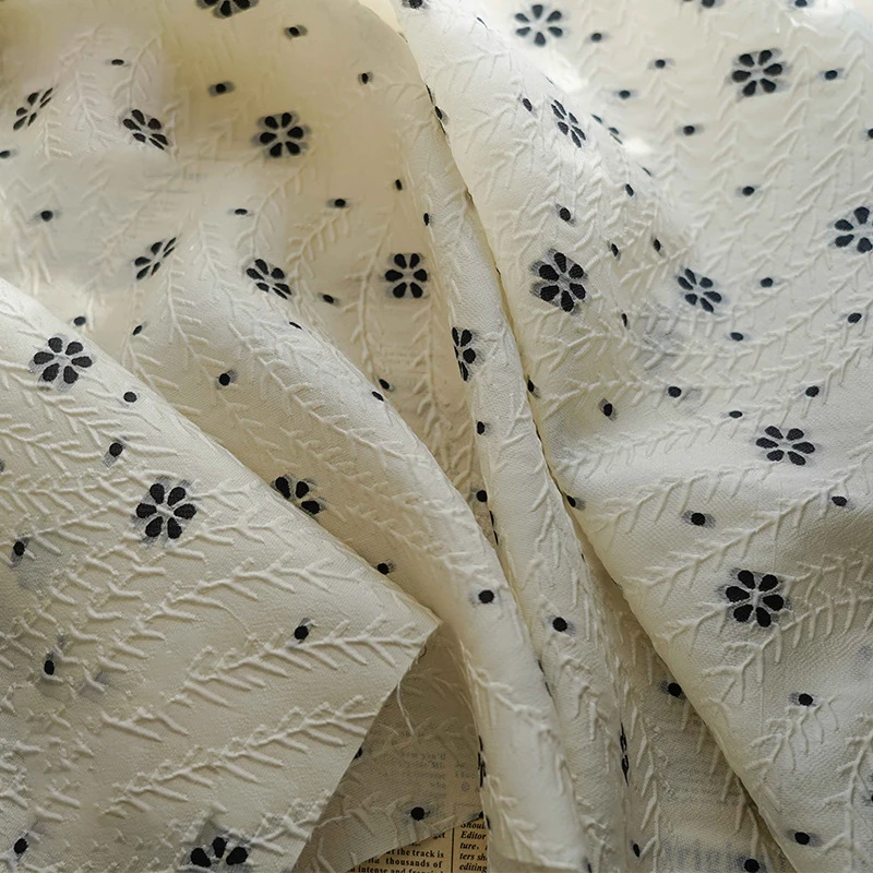 Beige Small Black Floral Jacquard Yarn Dyed Fabric Spring and Summer Women's Dress Decorative Fabric 50cmx140cm
Beige Small Black Floral Jacquard Yarn Dyed Fabric Spring and Summer Women's Dress Decorative Fabric 50cmx140cm