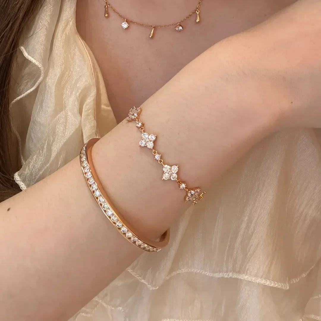 Unique Simplistic High-Carbon Diamond Design Bangles for Women Ins Style Starry Sky Bracelet Fashion Trendy Jewelry
Unique Simplistic High-Carbon Diamond Design Bangles for Women Ins Style Starry Sky Bracelet Fashion Trendy Jewelry