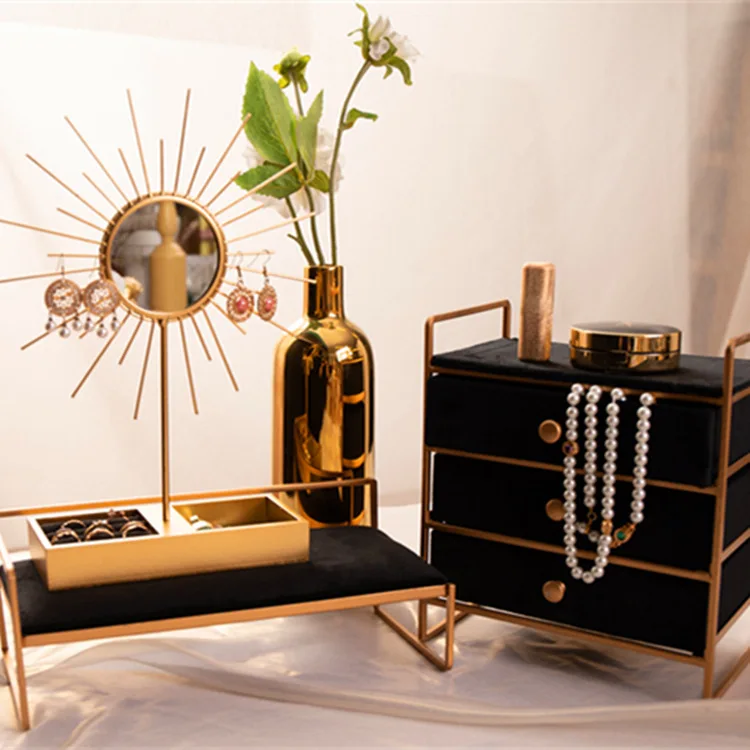 Necklace, ring boxes jewelry box display source factory jewelry earring ornaments on display props
Necklace, ring boxes jewelry box display source factory jewelry earring ornaments on display props