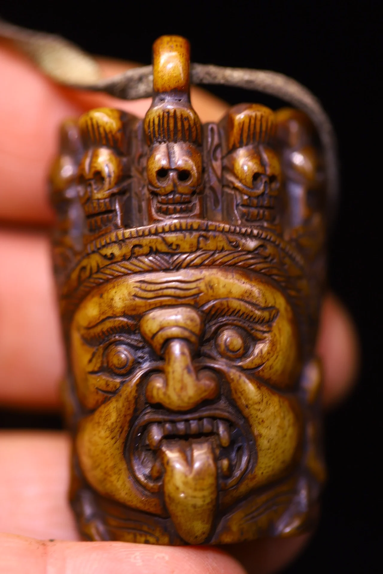 2 "Xizang народная старая Габбра киноварь Будда одежда кусок Zakiram голова Будды карта Будды Капала кулон амулет
2 "Xizang народная старая Габбра киноварь Будда одежда кусок Zakiram голова Будды карта Будды Капала кулон амулет