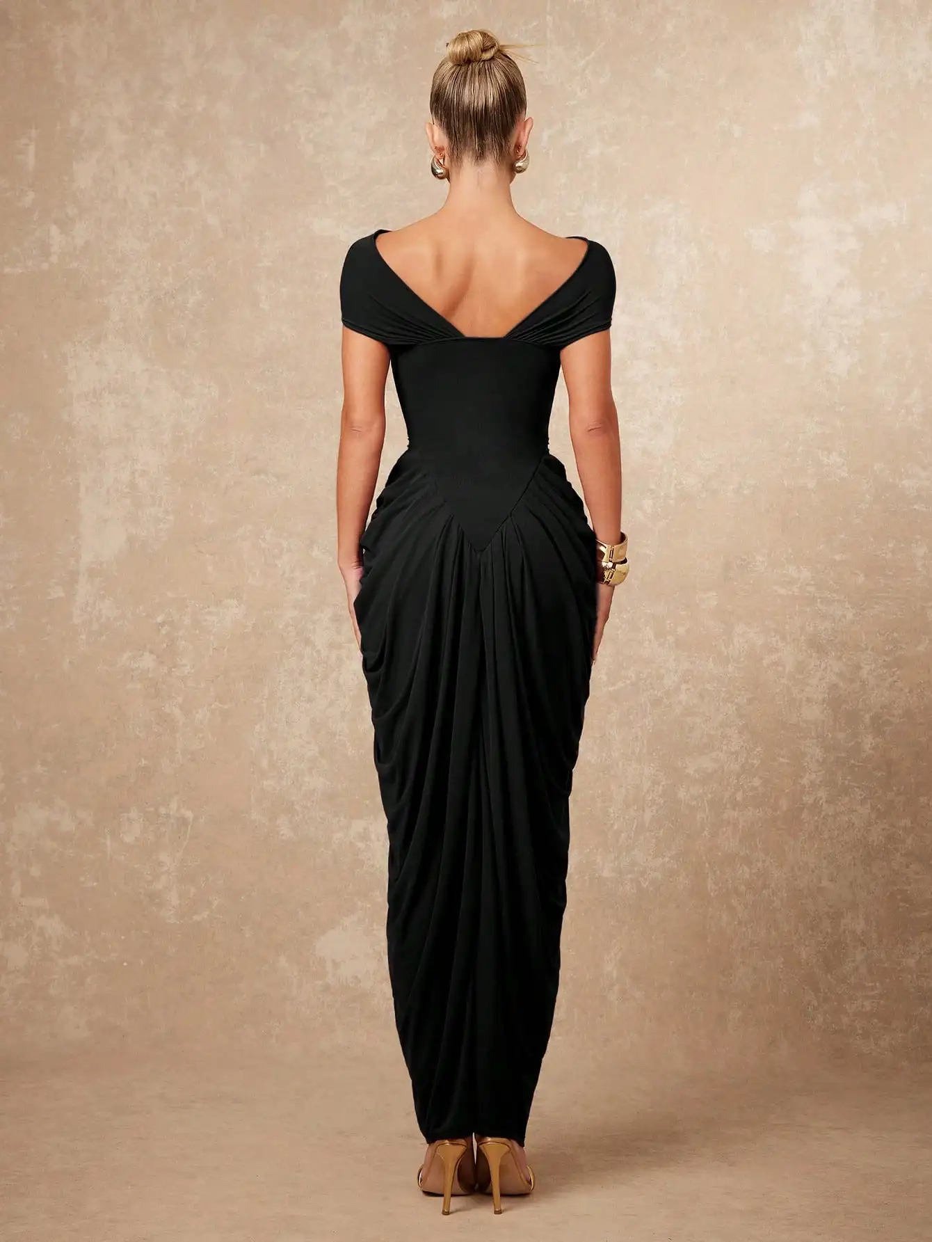 Elegant Black Draped Mermaid Hem Off Shoulder Bustier Dress For Women
Elegant Black Draped Mermaid Hem Off Shoulder Bustier Dress For Women