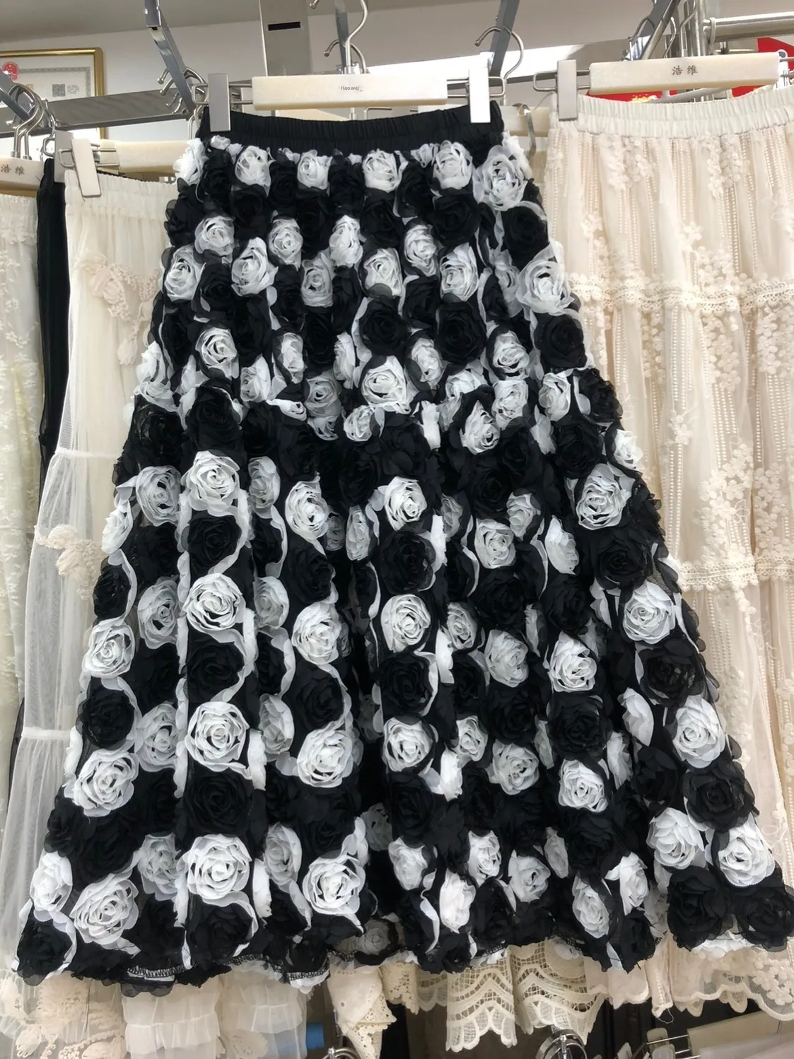 Elegant Heavy Work Color Block 3D Rose Flower Half Skirt Women's High Waist A-Line Puffy Umbrella Midi Skirt Slimming Effect
Elegant Heavy Work Color Block 3D Rose Flower Half Skirt Women's High Waist A-Line Puffy Umbrella Midi Skirt Slimming Effect