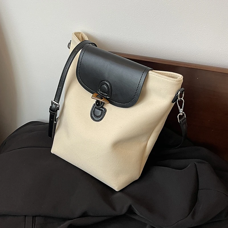 Women's Denim Bucket Handbag Luxury Designer Shoulder Bag Fashion Brand Crossbody Bag 2024 New Trend Ladies Casual Tote Bag
Women's Denim Bucket Handbag Luxury Designer Shoulder Bag Fashion Brand Crossbody Bag 2024 New Trend Ladies Casual Tote Bag