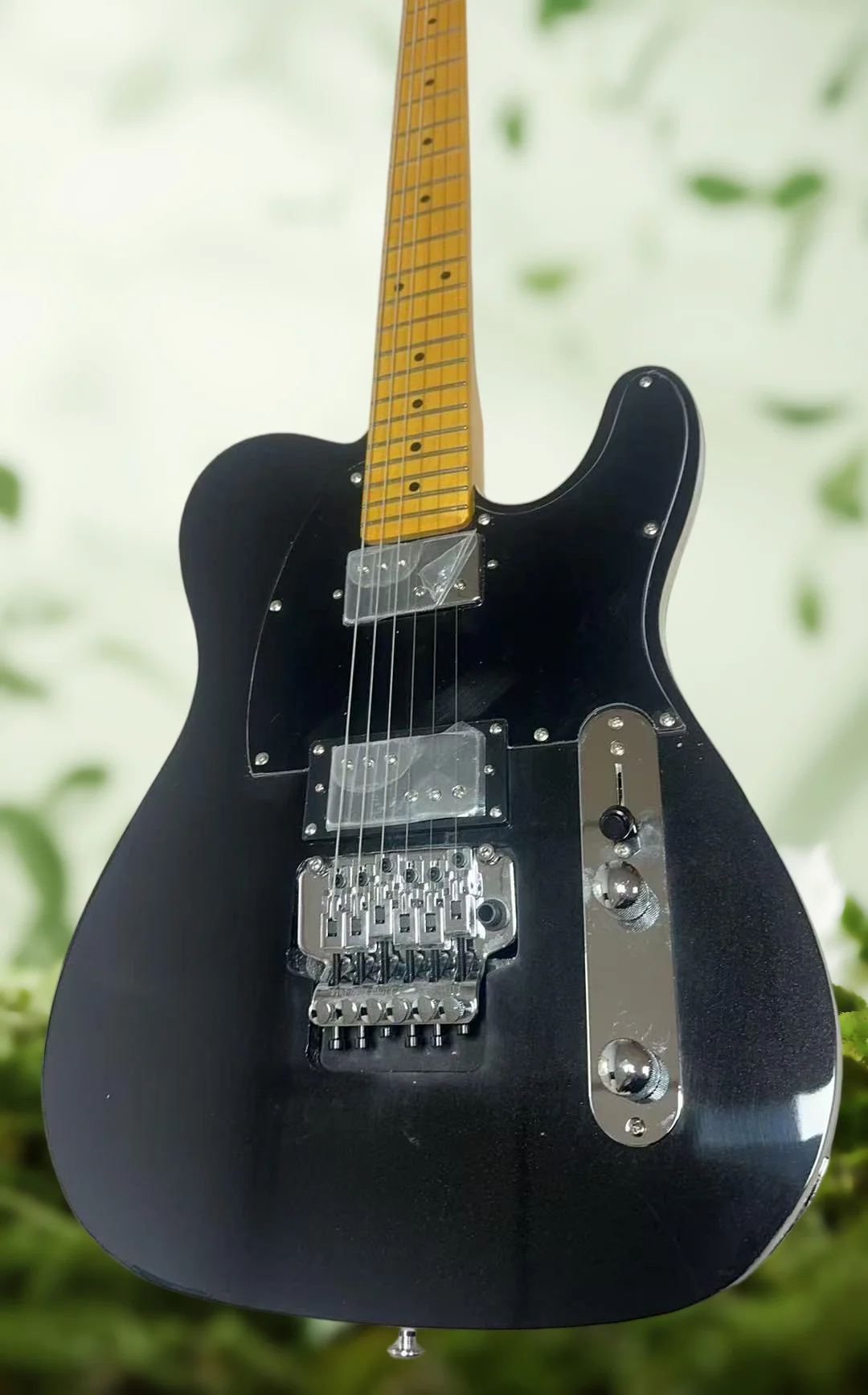 Гитара Ul-tr-a Luxe Floyd HH с кленовым грифом, черная
Гитара Ul-tr-a Luxe Floyd HH с кленовым грифом, черная