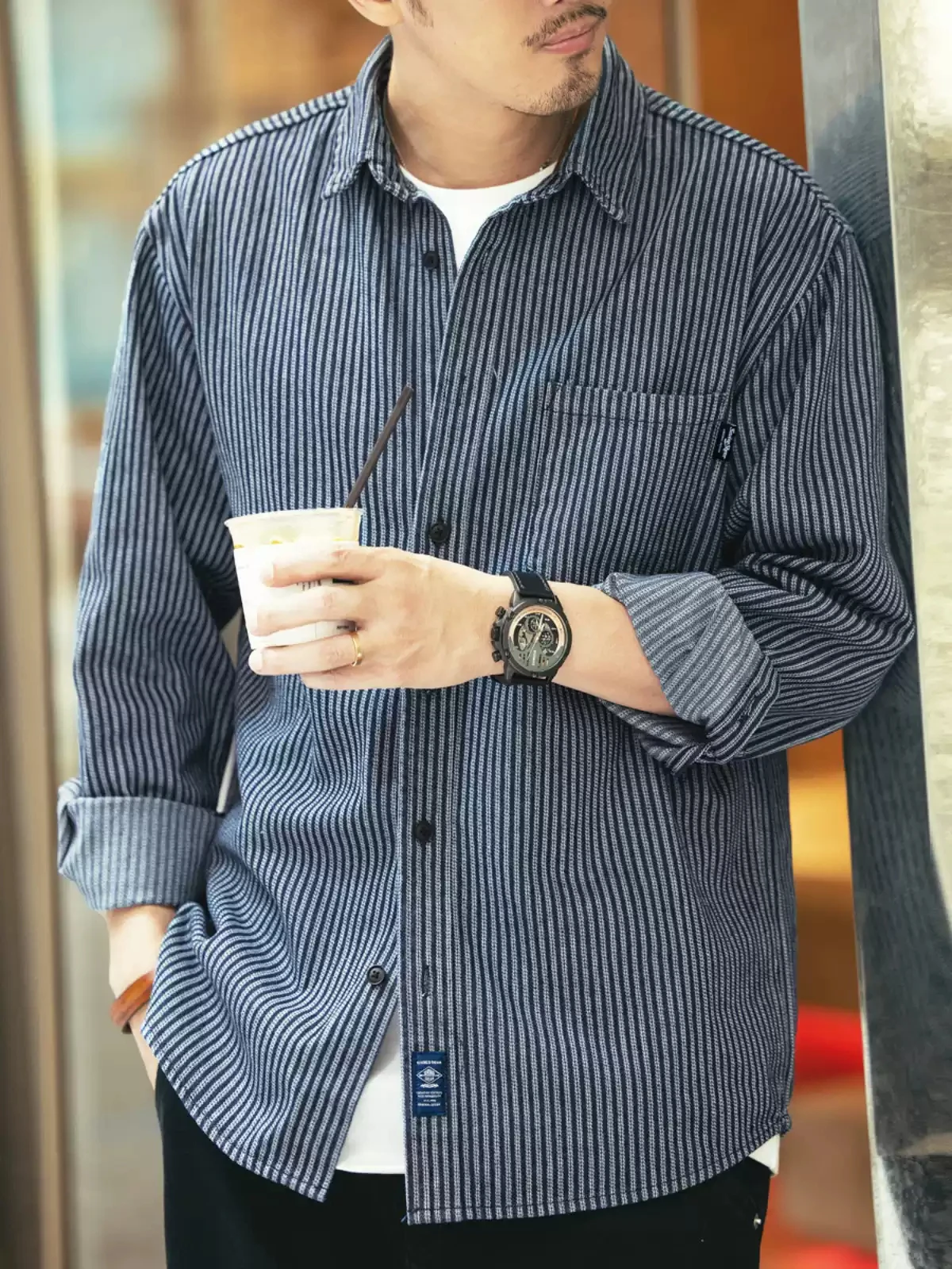 Мужская джинсовая куртка свободного кроя в американском стиле, винтажная, с отложным воротником, для работы и повседневной носки, весна-осень
Мужская джинсовая куртка свободного кроя в американском стиле, винтажная, с отложным воротником, для работы и повседневной носки, весна-осень