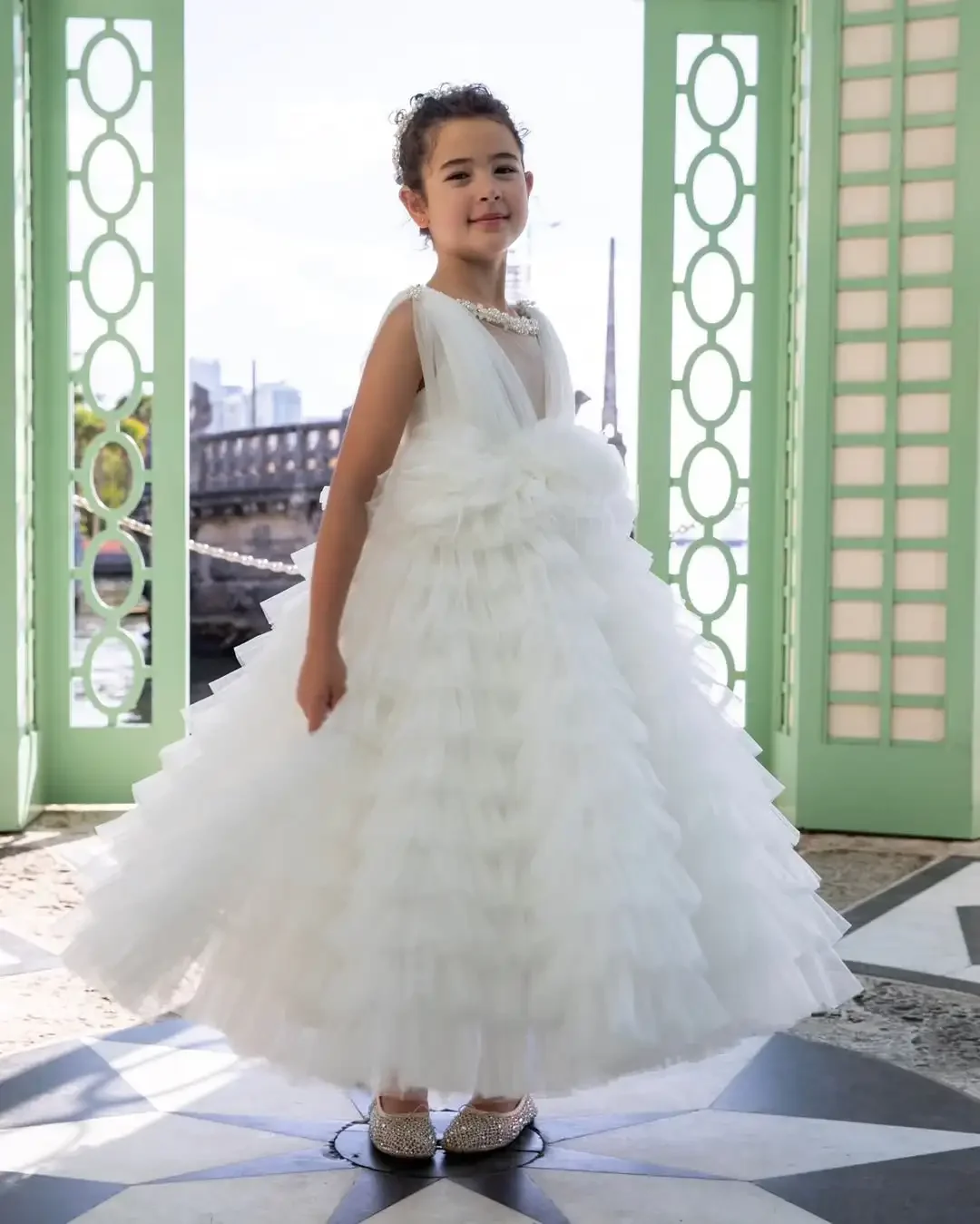 Customized White Flower Girl Dresses for Wedding Layered Sleeveless Girl Prom Gown for Photoshoot Princess First Communion Gowns
Customized White Flower Girl Dresses for Wedding Layered Sleeveless Girl Prom Gown for Photoshoot Princess First Communion Gowns