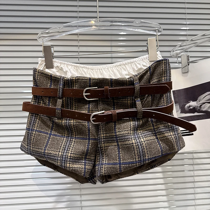 2025 Winter New Style Retro Hot Girl Double Belt Splicing Waist Head Design Checkered Personality Shorts for Women
2025 Winter New Style Retro Hot Girl Double Belt Splicing Waist Head Design Checkered Personality Shorts for Women
