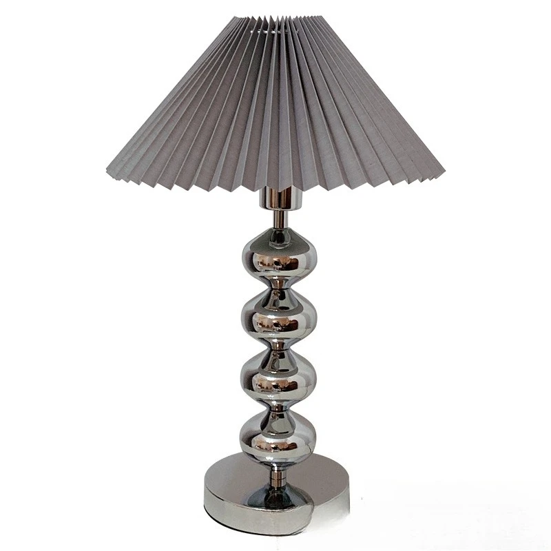 Pleated light luxury desk lamp Bedroom bedside high-end decorative lamp Modern simple study reading lamp
Pleated light luxury desk lamp Bedroom bedside high-end decorative lamp Modern simple study reading lamp