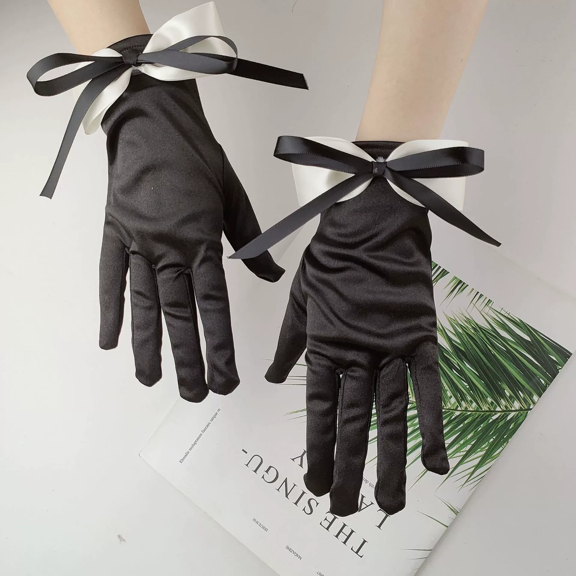 Women Elegant Bow Short Satin Glove Female Spring Summer Vintage Performance Photograph Party Driving Glove R1671
Women Elegant Bow Short Satin Glove Female Spring Summer Vintage Performance Photograph Party Driving Glove R1671