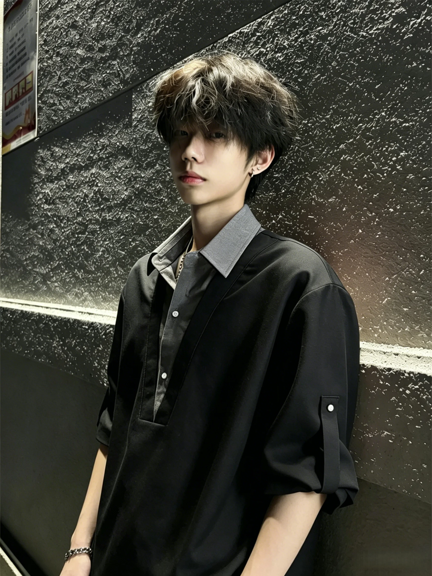 Black Long Sleeve Ice Silk Shirt Men's Spring Summer Design Sensation Adjustable Sleeve Loose Fit Fashionable Casual Shirt
Black Long Sleeve Ice Silk Shirt Men's Spring Summer Design Sensation Adjustable Sleeve Loose Fit Fashionable Casual Shirt