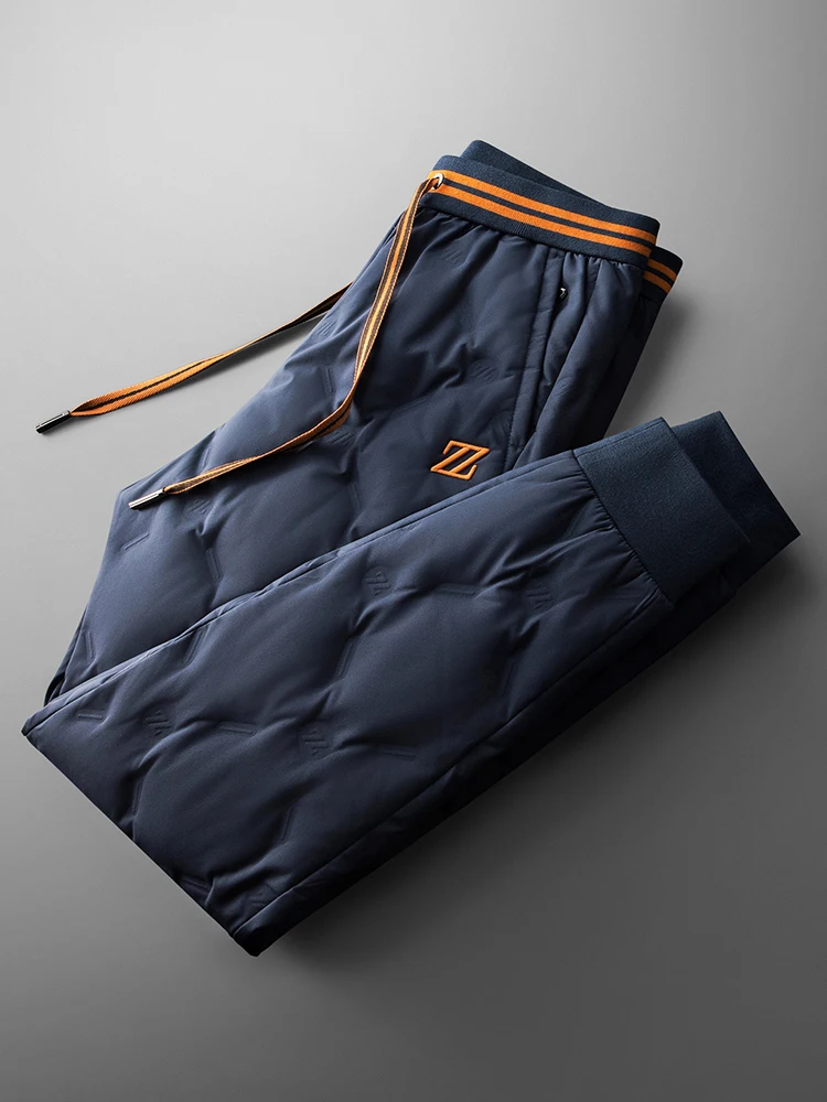 Итальянские высококачественные зимние теплые водонепроницаемые мужские брюки из пуха, модные городские стильные длинные штаны, верхняя одежда
Итальянские высококачественные зимние теплые водонепроницаемые мужские брюки из пуха, модные городские стильные длинные штаны, верхняя одежда