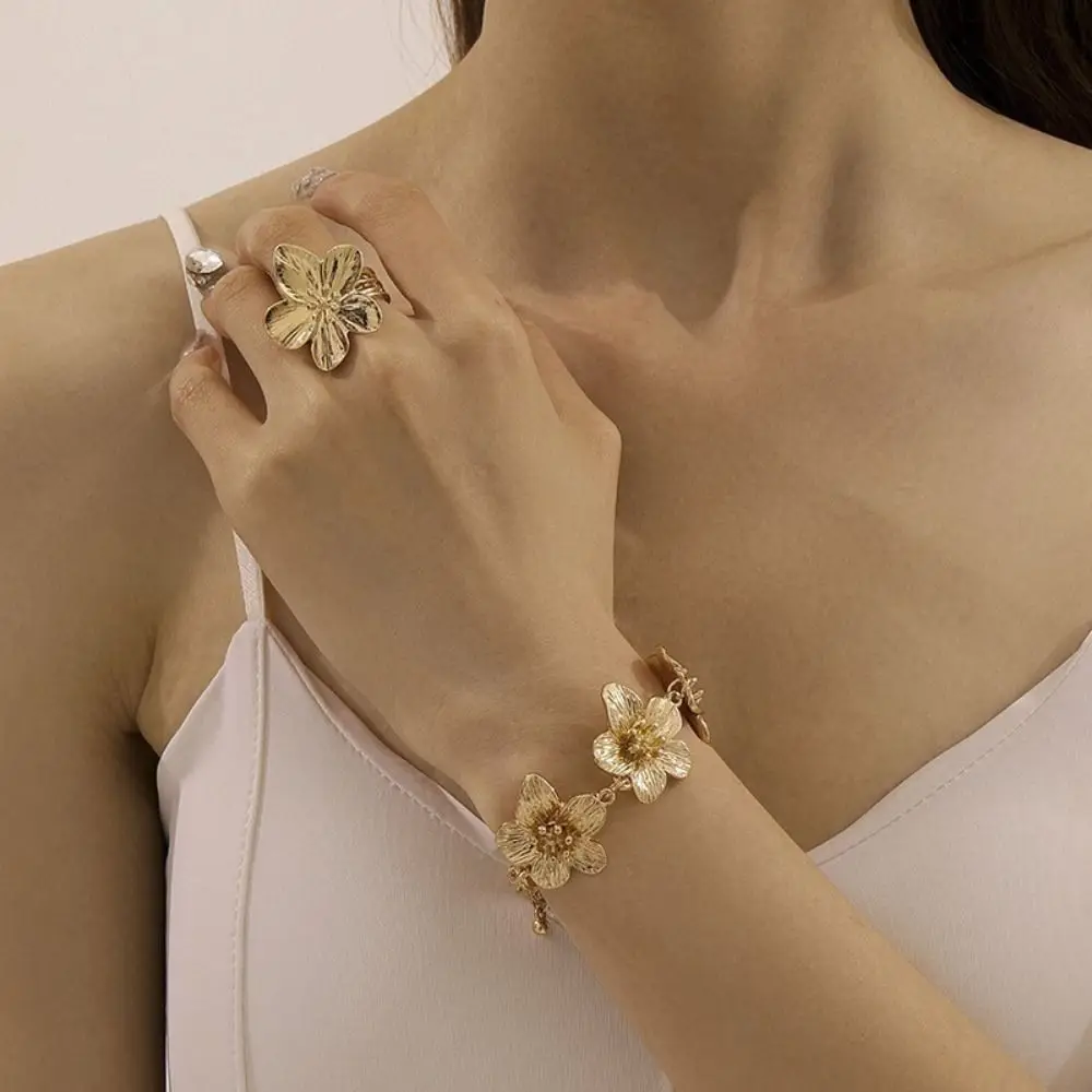 6Pcs Vintage Necklace Earrings Bracelet Set Alloy Delicate Flower Jewelry Set Bohemian Style Sweet Women Jewelry Suit Party
6Pcs Vintage Necklace Earrings Bracelet Set Alloy Delicate Flower Jewelry Set Bohemian Style Sweet Women Jewelry Suit Party