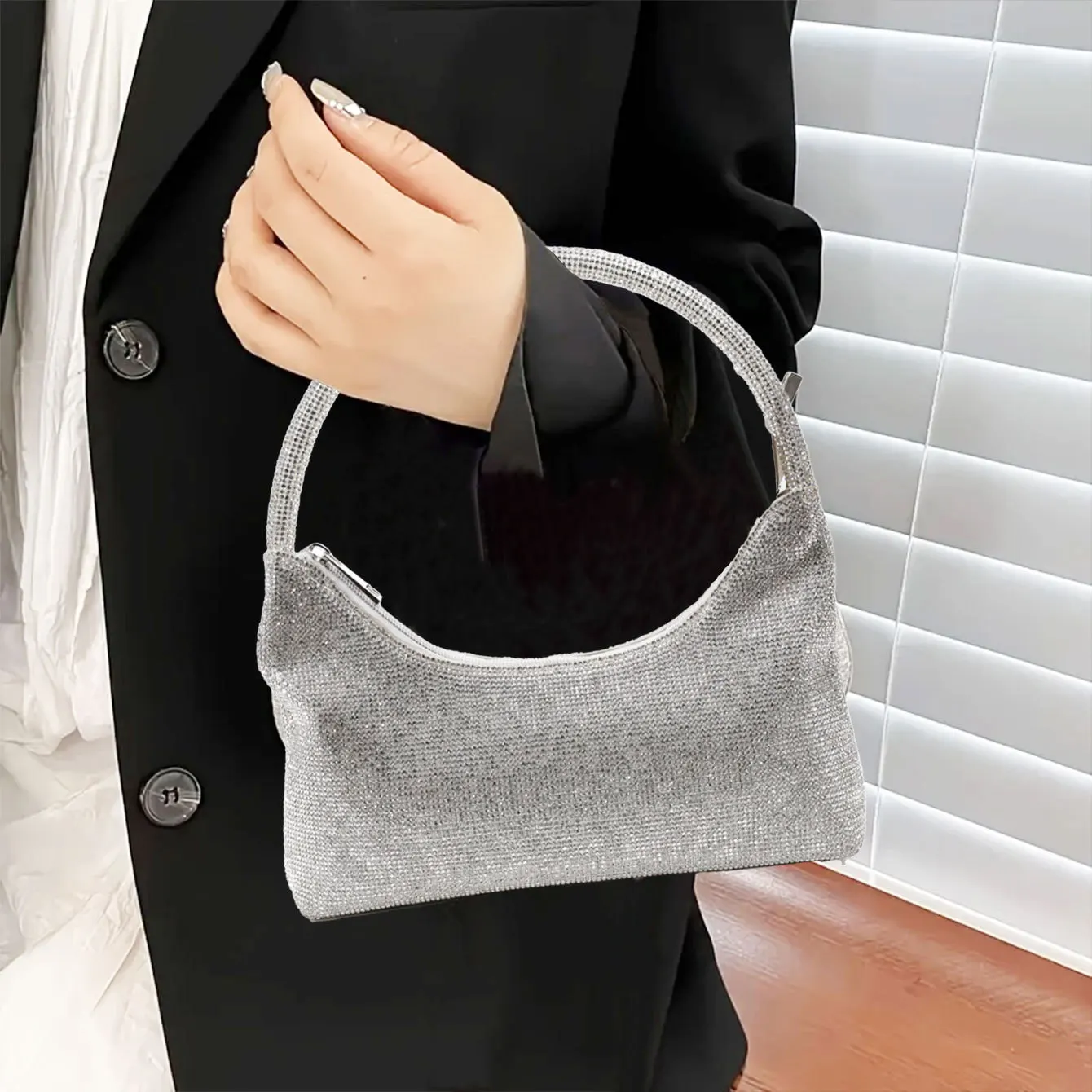 Новая модная женская сумка-мессенджер для вечеринок, вечерняя сумочка для KTV, маленькая сумка для вечеринок
Новая модная женская сумка-мессенджер для вечеринок, вечерняя сумочка для KTV, маленькая сумка для вечеринок