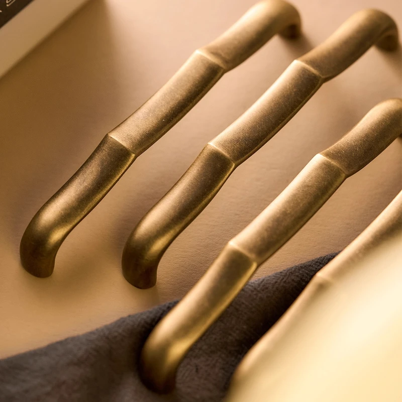 Antique Bronze Brass Cabinet Handles Retro Cloakroom Shoe Cabinets for Drawers Kitchen Hardware Furniture Handles Accessories
Antique Bronze Brass Cabinet Handles Retro Cloakroom Shoe Cabinets for Drawers Kitchen Hardware Furniture Handles Accessories