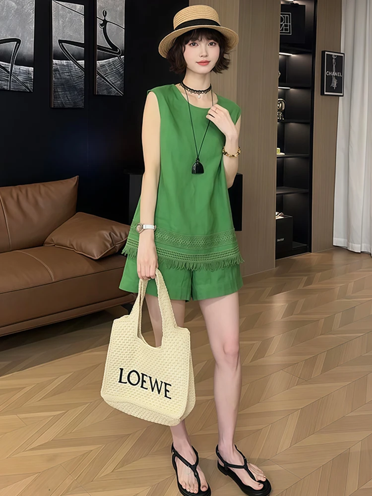 Fashion temperament set women in summer 2025 new western-style style tassel sleeveless top casual shorts two-piece set
Fashion temperament set women in summer 2025 new western-style style tassel sleeveless top casual shorts two-piece set