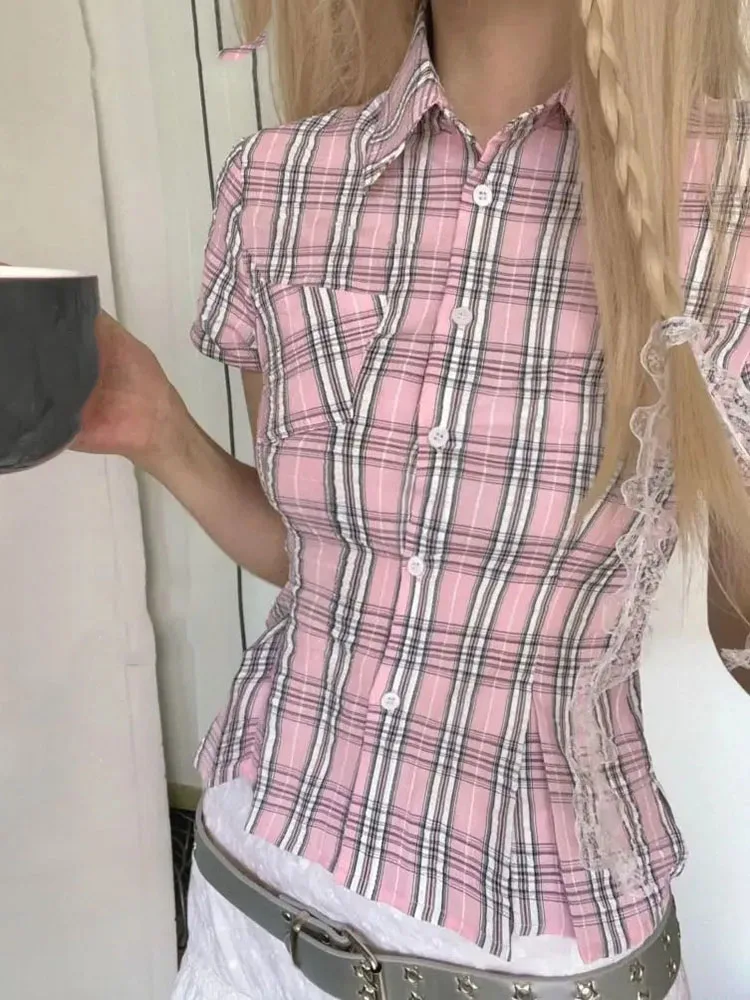 Американские ретро-рубашки в клетку с коротким рукавом для женщин, летние, приталенные, на одной пуговице, укороченные топы, милые блузки в стиле Y2K для дерзких девушек
Американские ретро-рубашки в клетку с коротким рукавом для женщин, летние, приталенные, на одной пуговице, укороченные топы, милые блузки в стиле Y2K для дерзких девушек