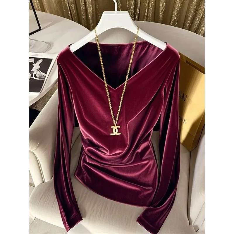 Elegant Red Velvet T-Shirt Women's Slim Fit Long Sleeve V-Neck Base Layer Top Beautiful Inner Wear Commute Style Autumn Fashion
Elegant Red Velvet T-Shirt Women's Slim Fit Long Sleeve V-Neck Base Layer Top Beautiful Inner Wear Commute Style Autumn Fashion