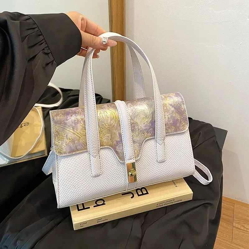 2025 Women's New Vintage Floral Print Oversized Bohemian Vegan Leather Bag - Large Capacity Daily Travel Essentials for Ladies
2025 Women's New Vintage Floral Print Oversized Bohemian Vegan Leather Bag - Large Capacity Daily Travel Essentials for Ladies