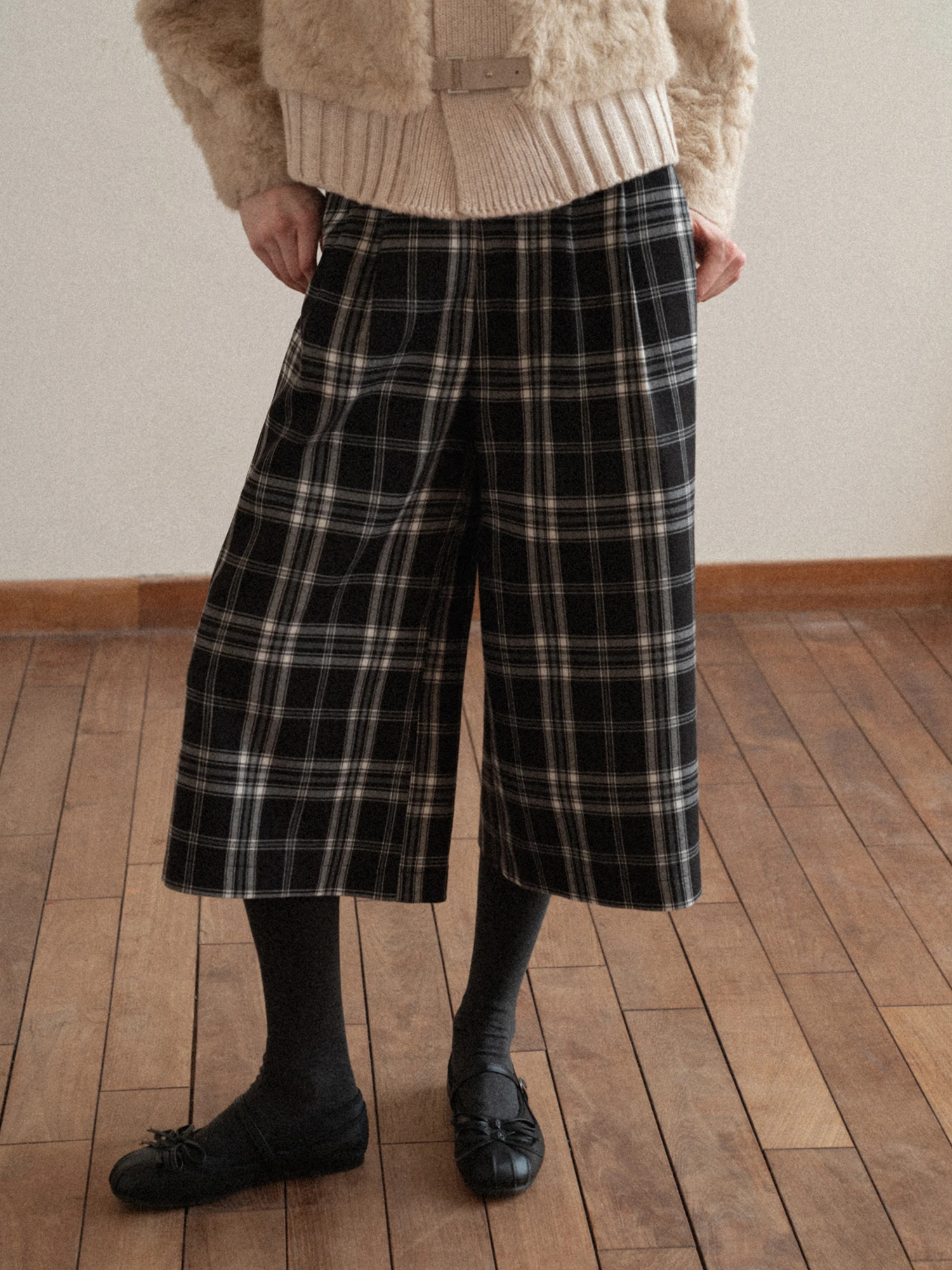 EGGKA Ретро Bla, белые клетчатые шерстяные повседневные брюки семь четвертей, женские осенне-зимние прямые свободные брюки с высокой талией для похудения, универсальные...
EGGKA Ретро Bla, белые клетчатые шерстяные повседневные брюки семь четвертей, женские осенне-зимние прямые свободные брюки с высокой талией для похудения, универсальные...