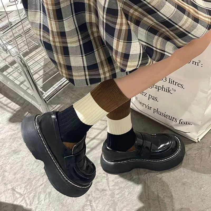 1 Pair of Brown Women's Versatile Street Wear Casual Mid Tube Striped Socks 1 Dollar Items
1 Pair of Brown Women's Versatile Street Wear Casual Mid Tube Striped Socks 1 Dollar Items